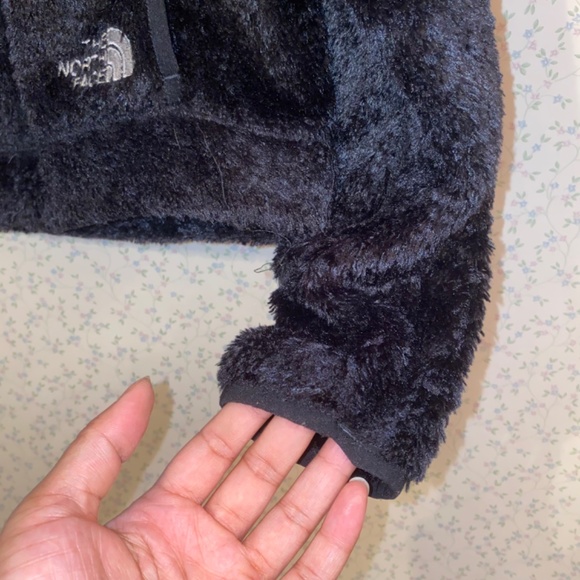 The North Face Medium Style #AC6V Season #F06 Black Polyester Fuzzy Furry Jacket - Picture 4 of 8